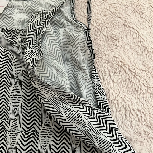 Size large swimsuit coverup. - Picture 2 of 3